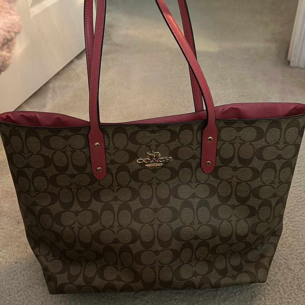 Coach Tote print with pink interior